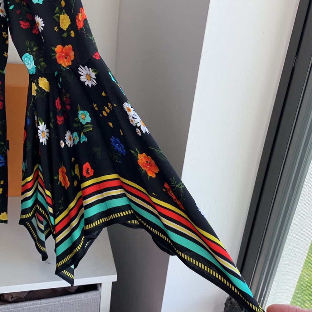 ❤️Alice  + Olivia Floral Bell Sleeve NWOT - Picture 3 of 12